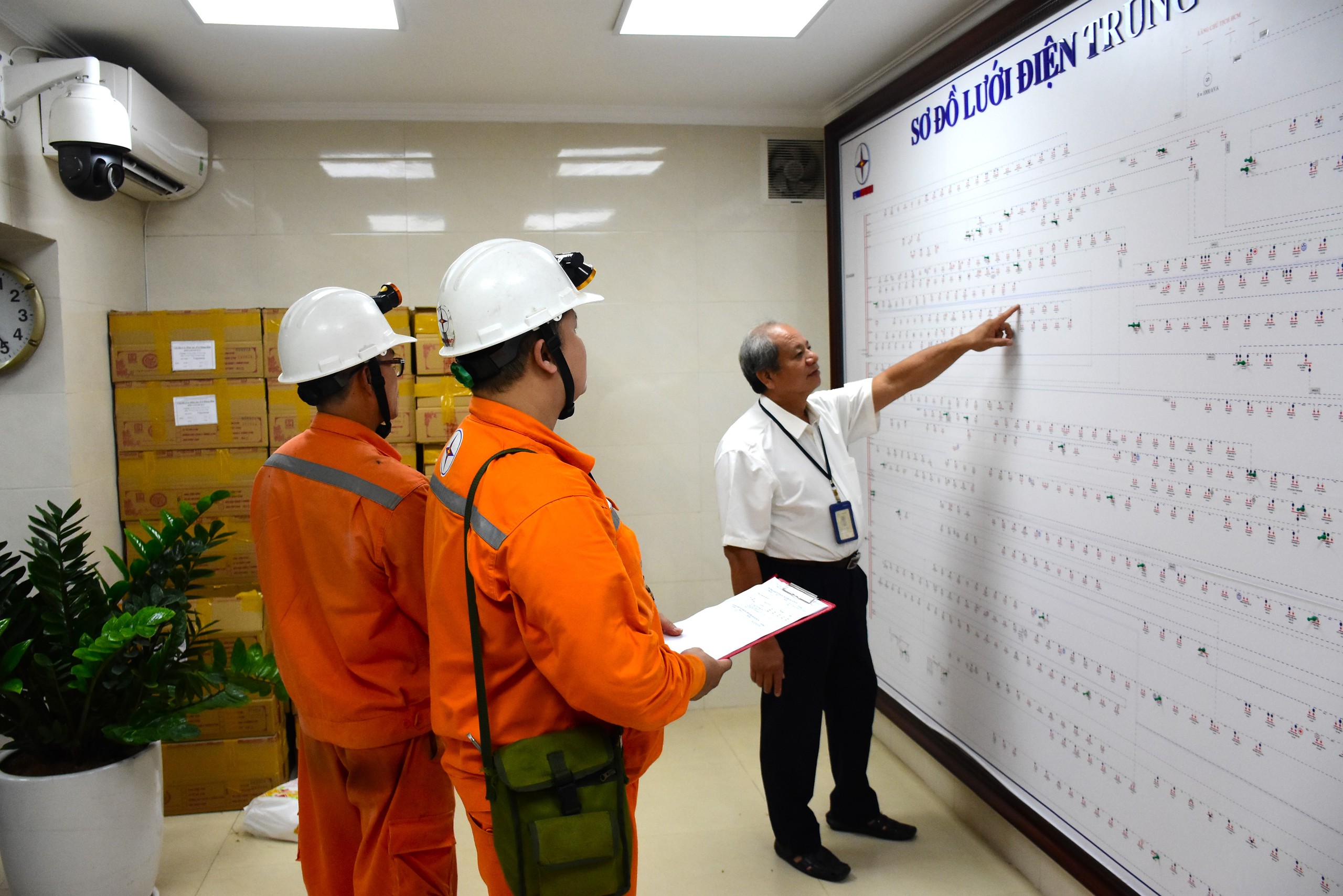 EVNHANOI triển khai phương án phòng chống bão số 3, đảm bảo an toàn cho hệ thống điện Hà Nội