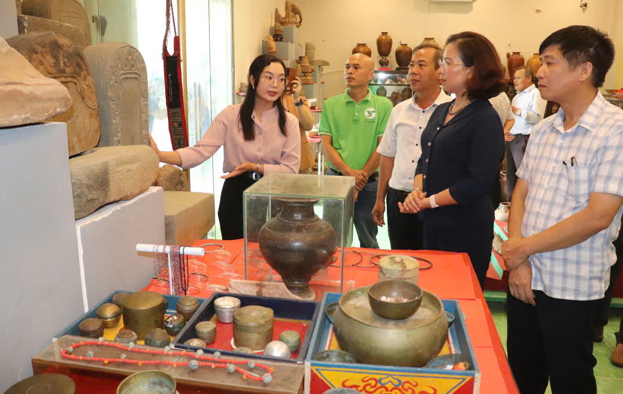 Phó Chủ tịch Trung ương Hội Nông dân Việt Nam Bùi Thị Thơm thăm nông dân điển hình ở Bình Thuận- Ảnh 8.