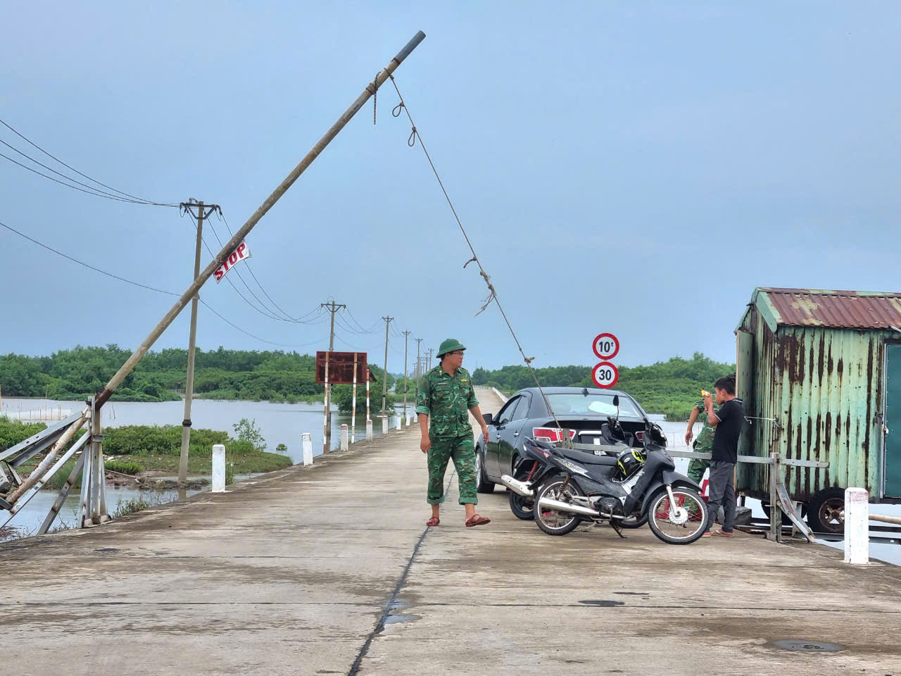 Siêu bão số 3-cơn bão Yagi trước giờ vào bờ biển Ninh Bình, tỉnh này đã sơ tán gần 2.600 người- Ảnh 6.