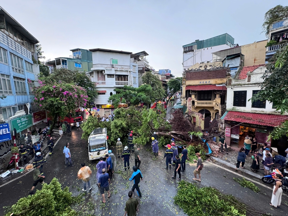 KHẨN CẤP: Tin mới nhất bao giờ bão Yagi vào Hà Nội, người dân Thủ đô cần lưu ý gì khi bão đổ bộ?- Ảnh 2.