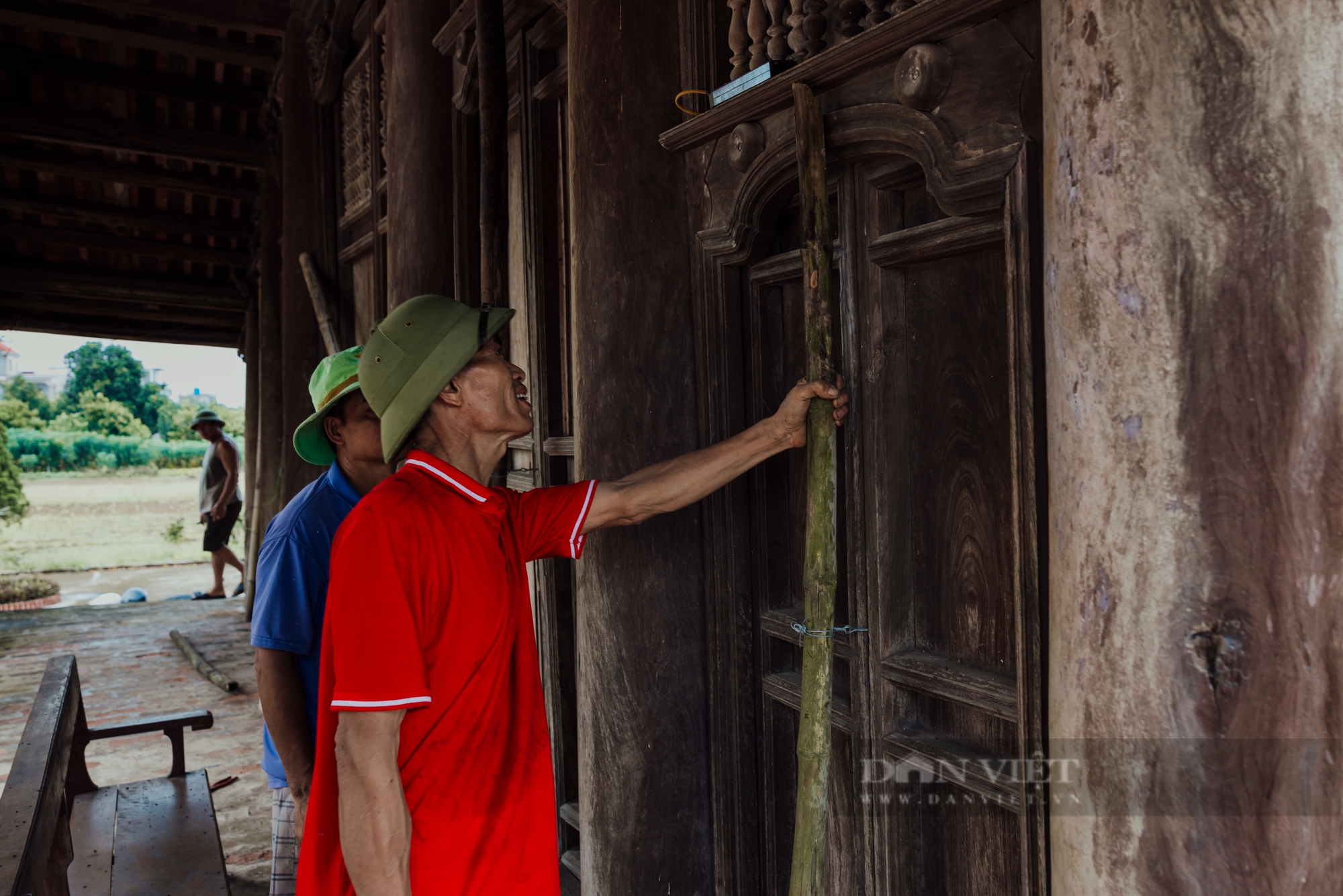 Thái Bình: Ngư dân làng chài hối hả chằng néo tàu thuyền chạy bão Yagi - Ảnh 13.