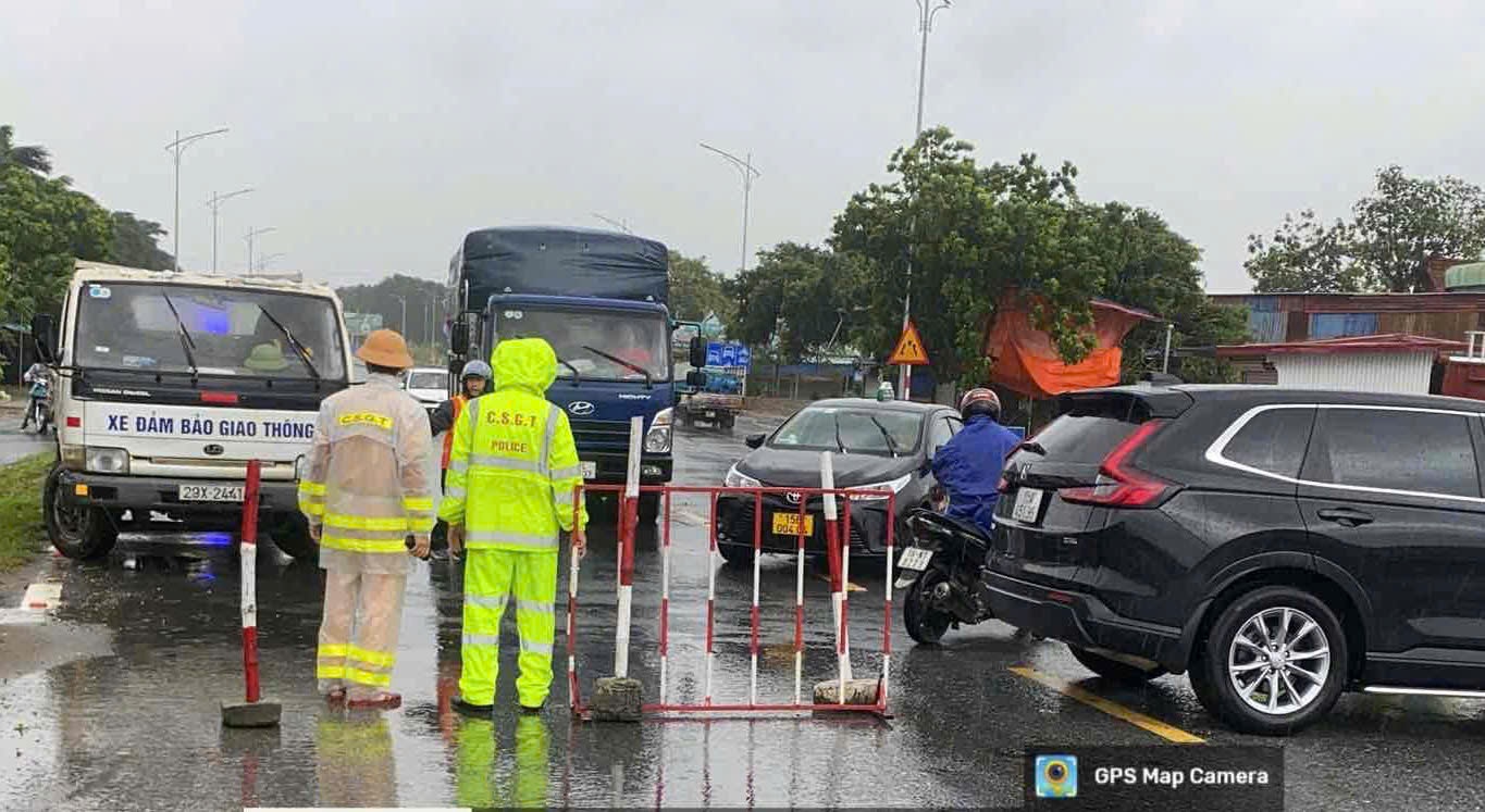 Cập nhật bão Yagi ngày 7/9: Hải Phòng, Quảng Ninh mất điện diện rộng khi bão đổ bộ vào - Ảnh 15.