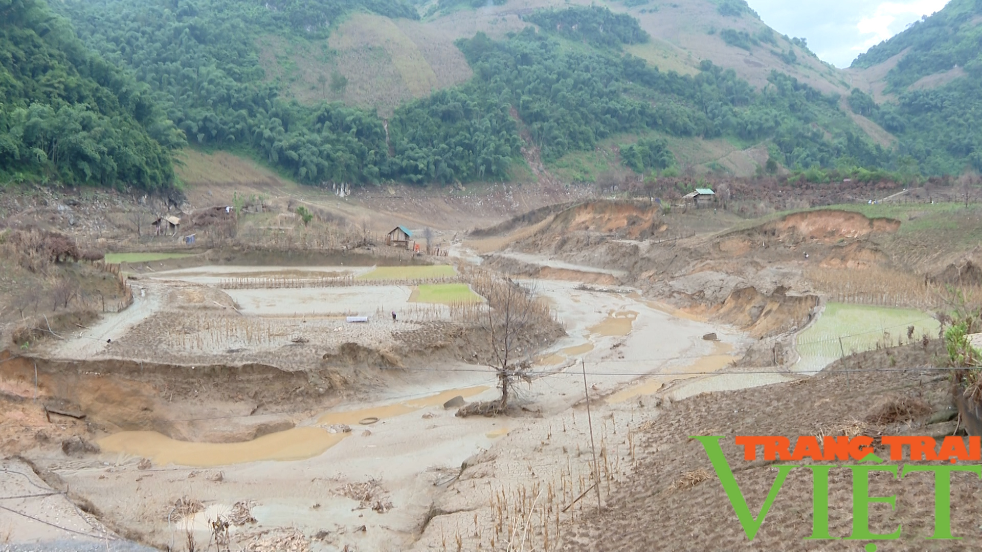 Phó Chủ tịch UBND tỉnh Sơn La kiểm tra công tác ứng phó hoàn lưu cơn bão số 3 - Ảnh 5.