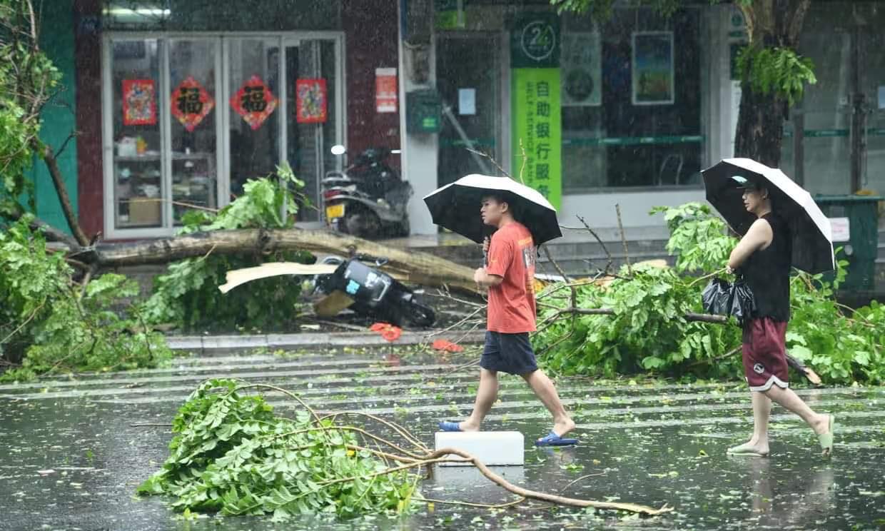 Siêu bão Yagi càn quét ở Hải Nam, Trung Quốc gây thiệt hại nặng nề, 15 triệu dân khốn đốn - Ảnh 1.