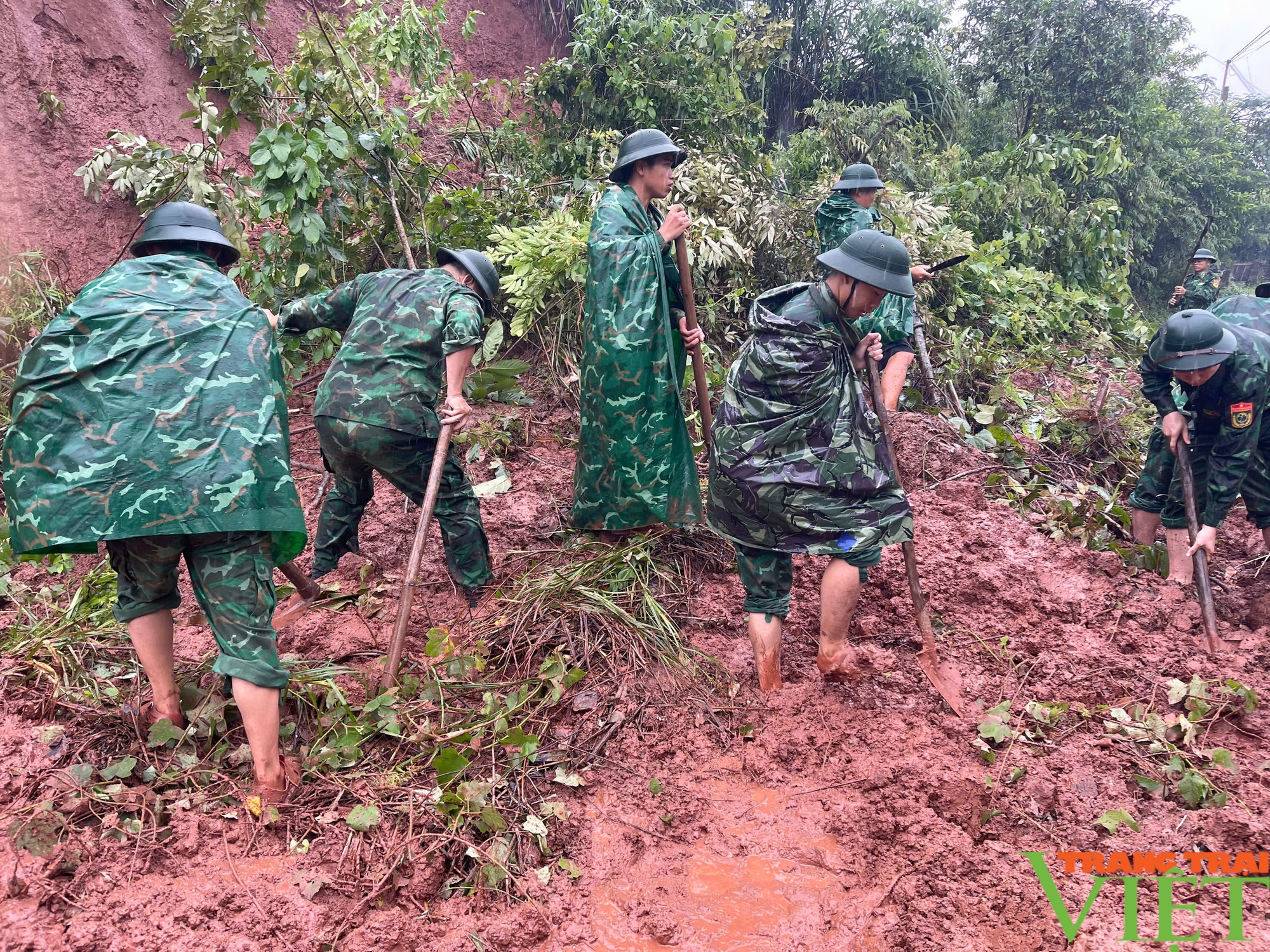 BĐBP Sơn La: Huy động lực lượng giúp dân khắc phục hậu quả báo số 3 - Ảnh 2.