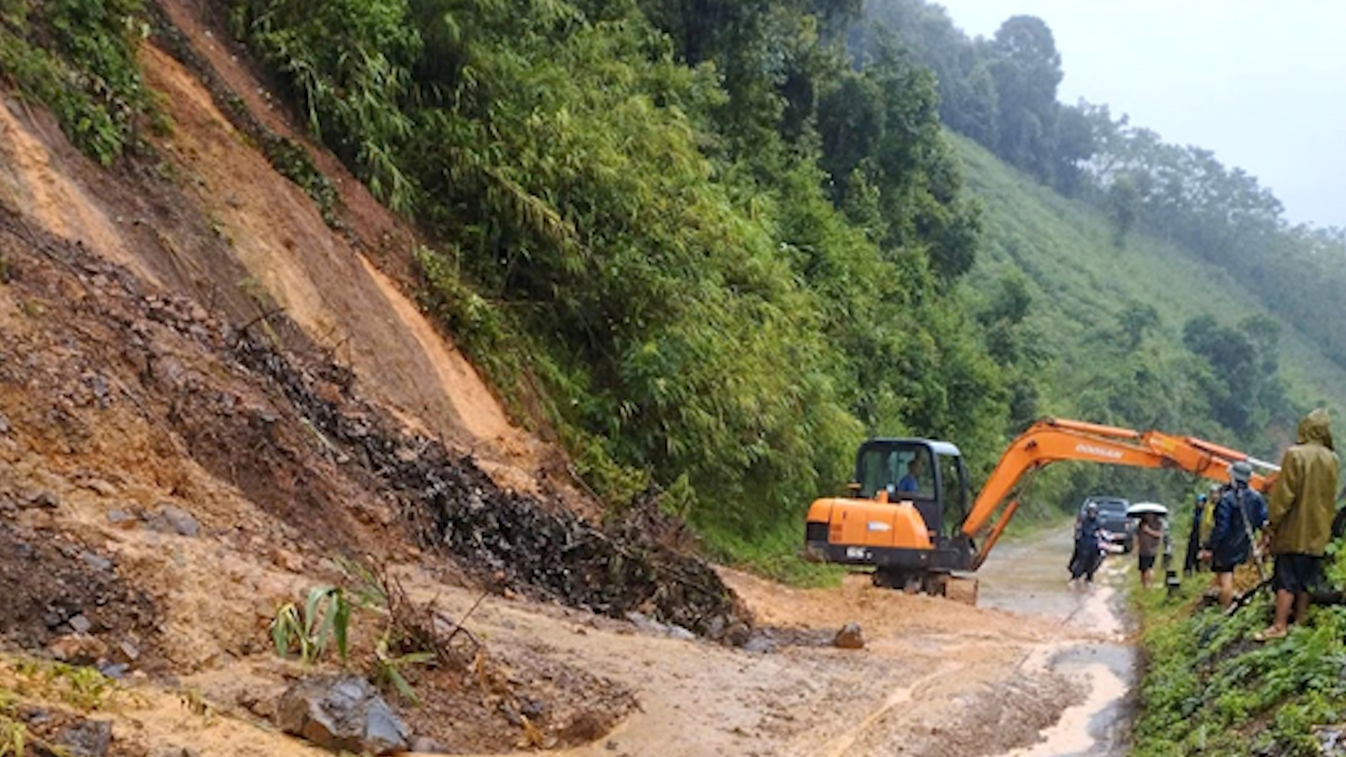 Học sinh trên địa bàn toàn tỉnh Sơn La nghỉ học do ảnh hưởng của cơn bão số 3 - Ảnh 3.