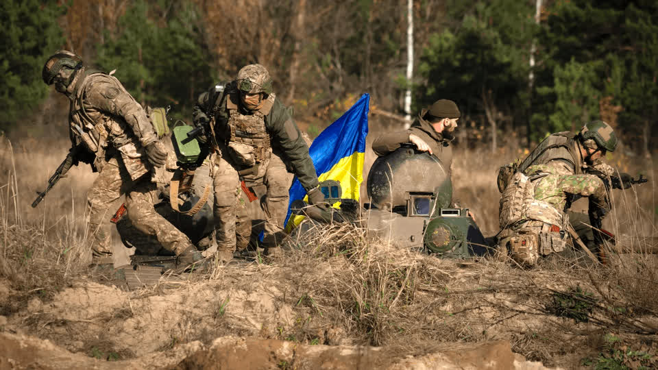 “Toàn bộ tiền tuyến sụp đổ”,  sĩ quan Ukraine thông báo tình trạng khẩn cấp ở Quân khu phía Bắc - Ảnh 1.