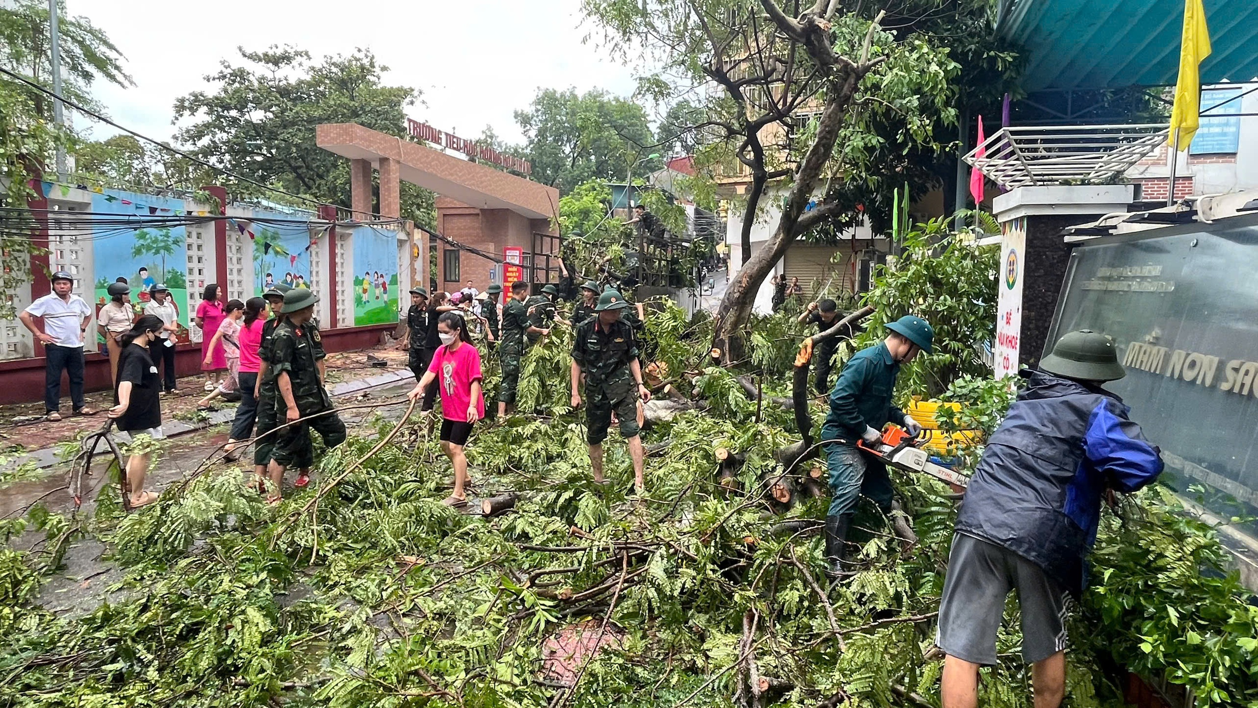 Loạt tỉnh thành tiếp tục cho học sinh nghỉ học sau bão số 3 (Yagi), chờ thông báo mới- Ảnh 1.