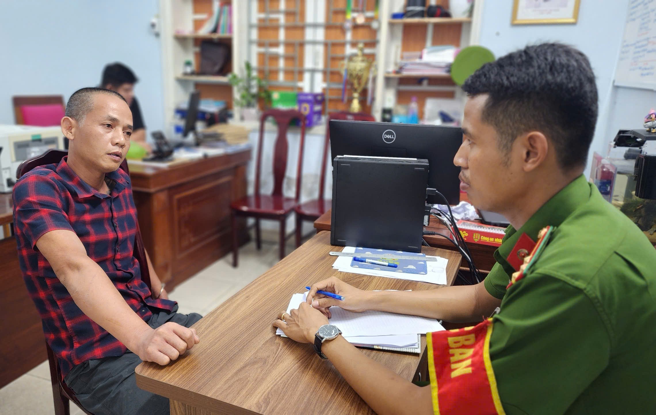 Đi nhậu về, gã đàn ông đâm tử vong người bán nước mía cạnh nhà- Ảnh 1.