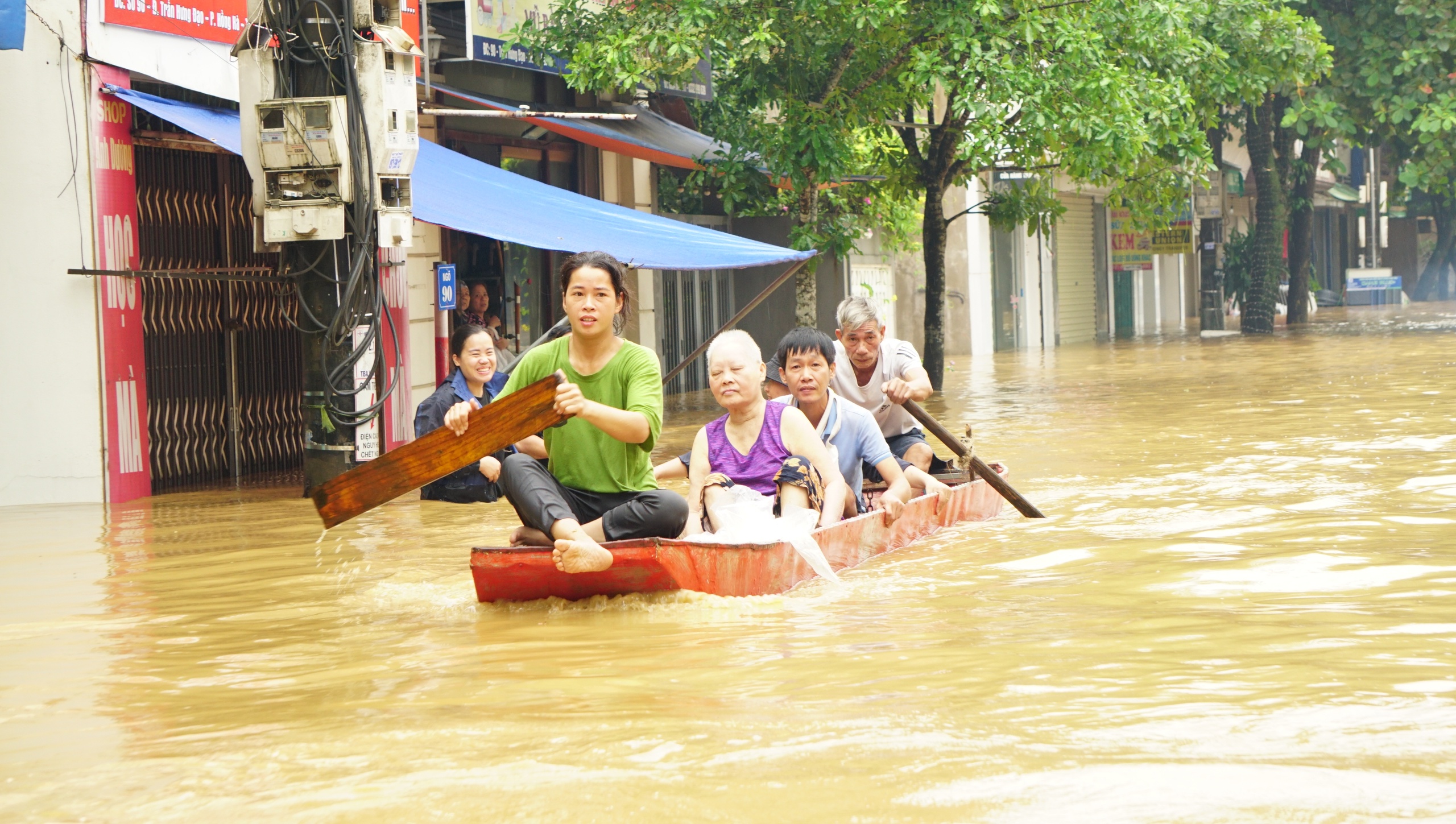 Em nhỏ kể lại phút giây thoát chết do rơi xuống nước sâu - Ảnh 13.