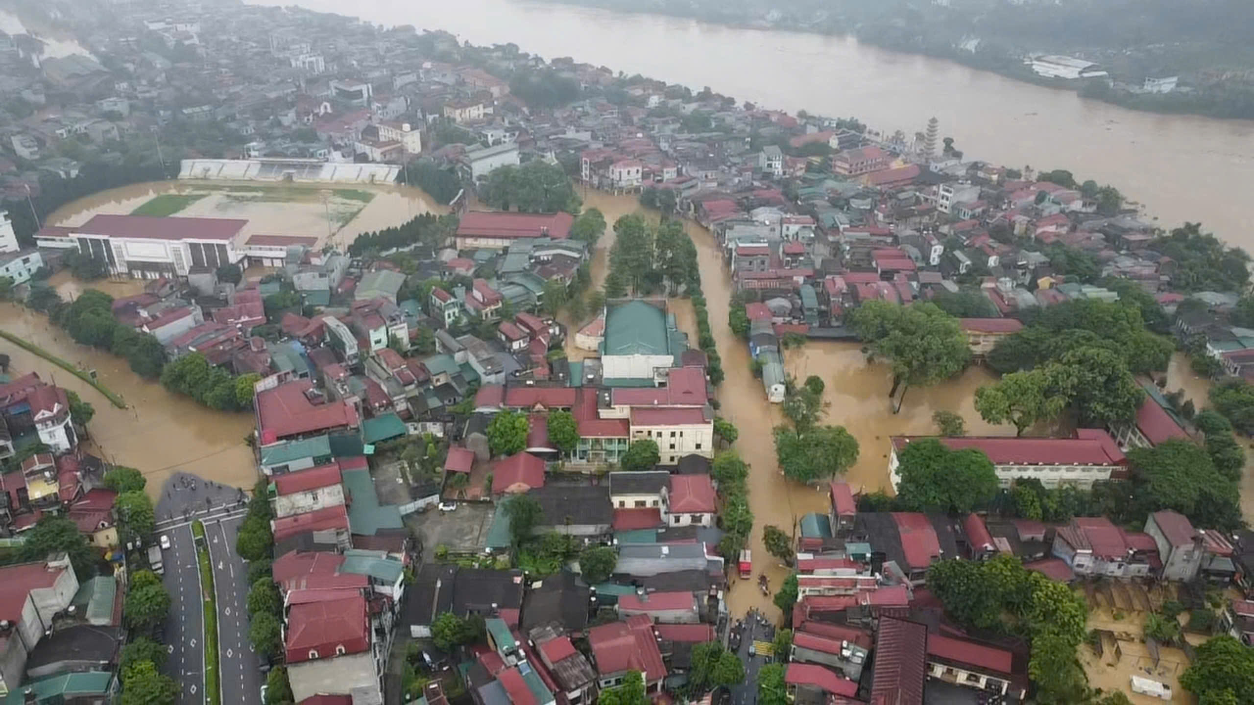 Em nhỏ kể lại phút giây thoát chết do rơi xuống nước sâu - Ảnh 1.