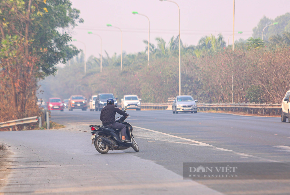 Ngày đầu tiên năm 2025, Cảnh sát giao thông xử phạt gần 28 tỷ đồng với người vi phạm - Ảnh 1.