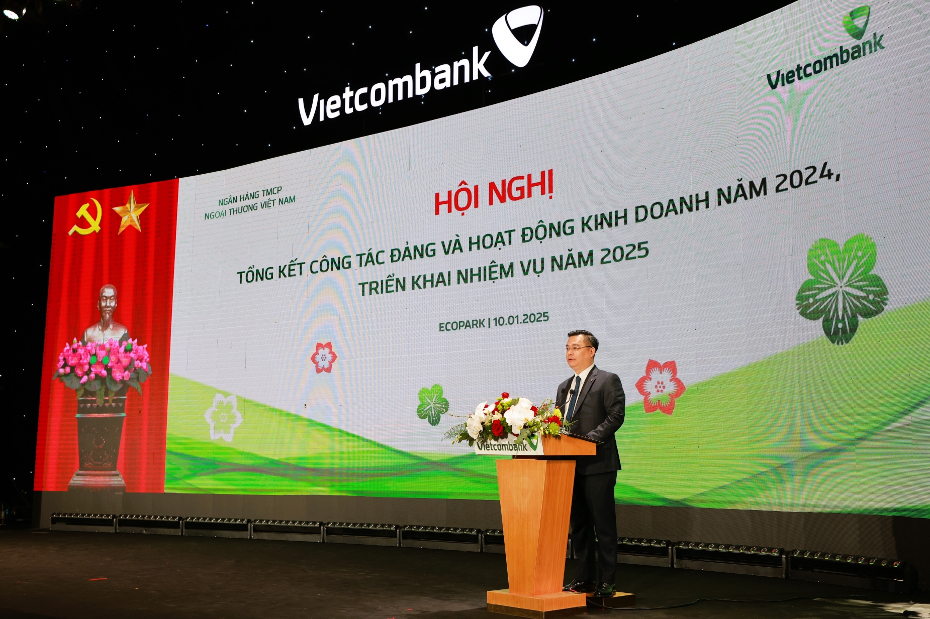 Vietcombank báo lãi hơn 41.000 tỷ đồng trong năm 2024- Ảnh 1.