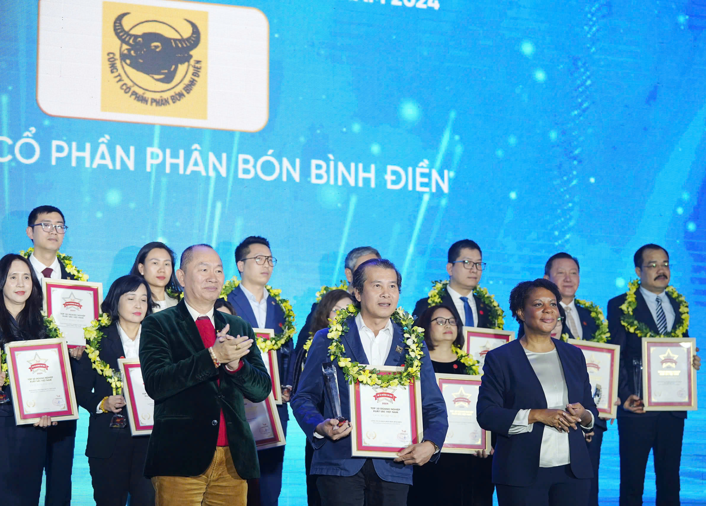 Phân bón Bình Điền tiếp tục đạt danh hiệu “Top 50 doanh nghiệp xuất sắc nhất Việt Nam năm 2024” - Ảnh 2.