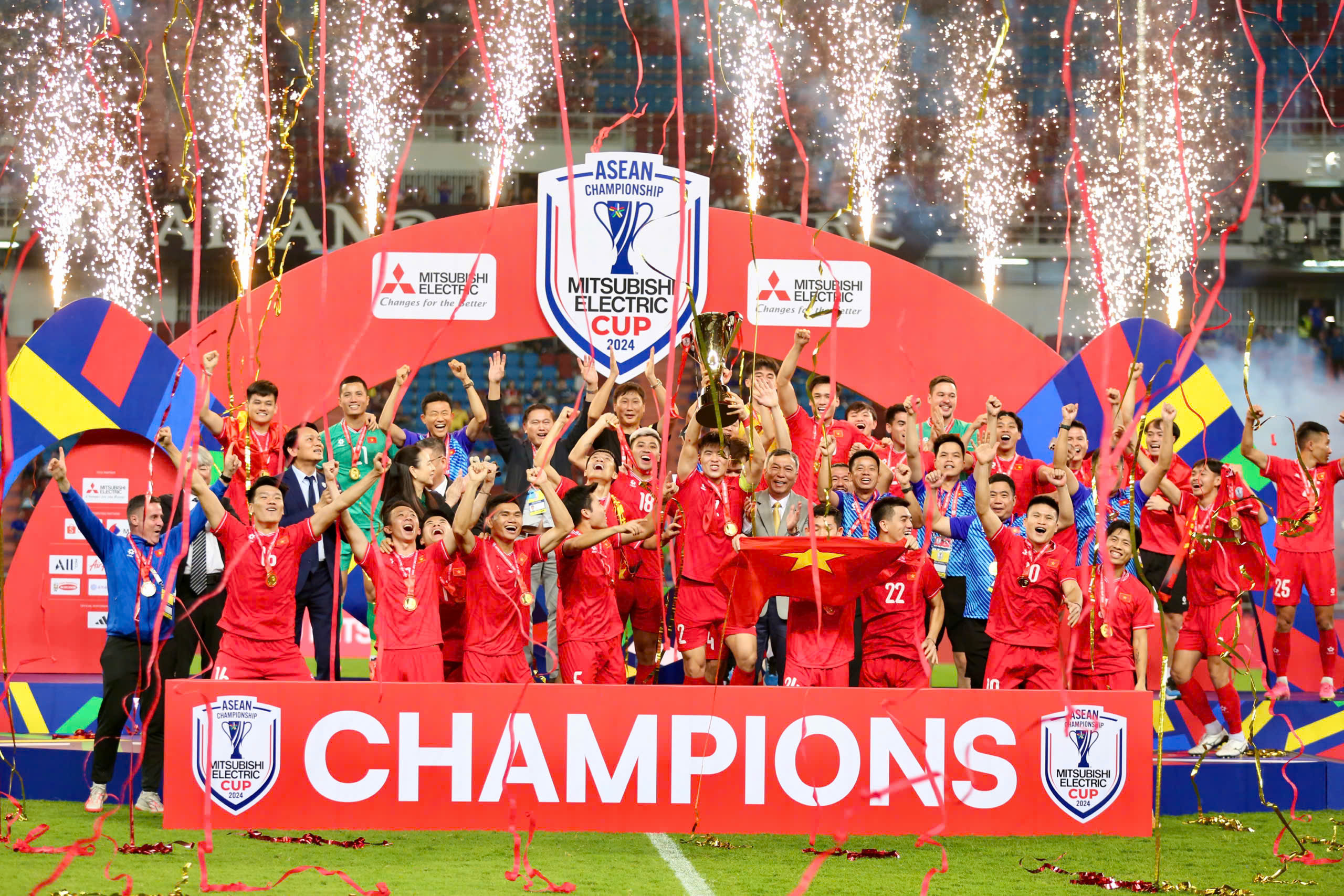 10 điểm nhấn của ASEAN Cup 2024: Nguyễn Xuân Son và ĐT Việt Nam nổi bật - Ảnh 1.