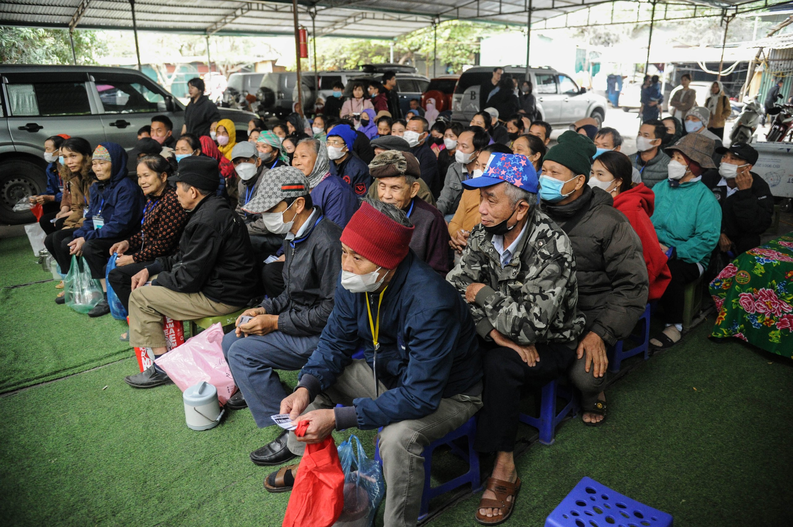 Mùa Đông Hà Nội: Hơi ấm từ những bữa cơm nghĩa tình - Ảnh 39.