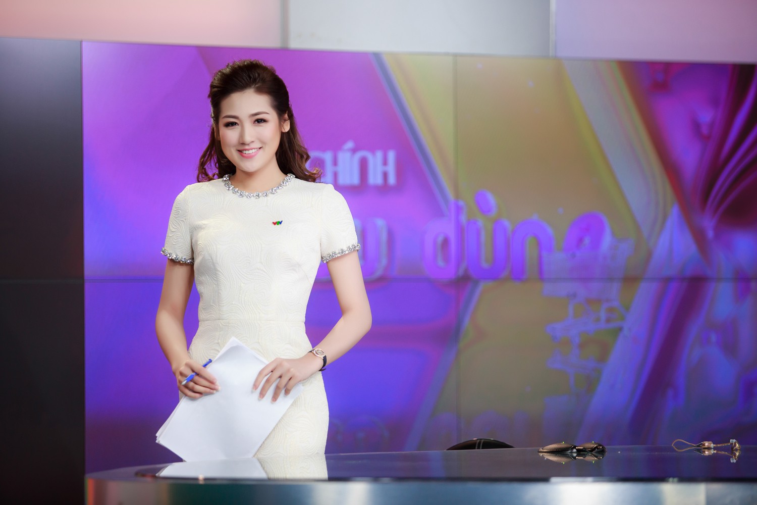 Hàng loạt Hoa hậu, Á hậu đồng loạt xin nghỉ việc ở VTV: Cứ hễ theo chồng là bỏ “cuộc chơi”? - Ảnh 3.