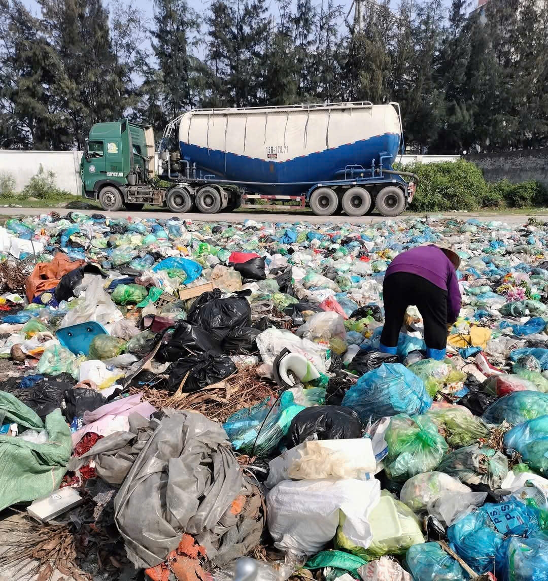 Hải Phòng: Bãi rác bốc mùi hôi thối, đốt suốt ngày đêm khiến người dân khốn khổ- Ảnh 2.