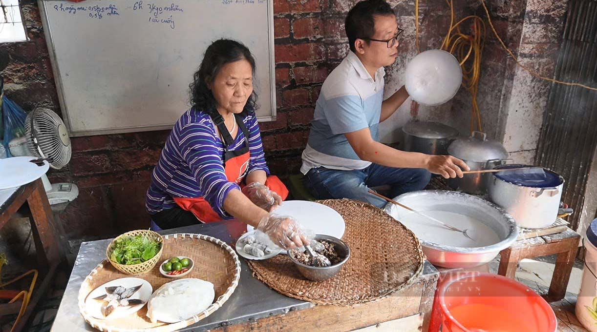 Hà Nội có món bánh đặc sản, giới trẻ vượt gần 40km đến thưởng thức, khách quốc tế khen “thơm như mùi nước hoa" - Ảnh 9.