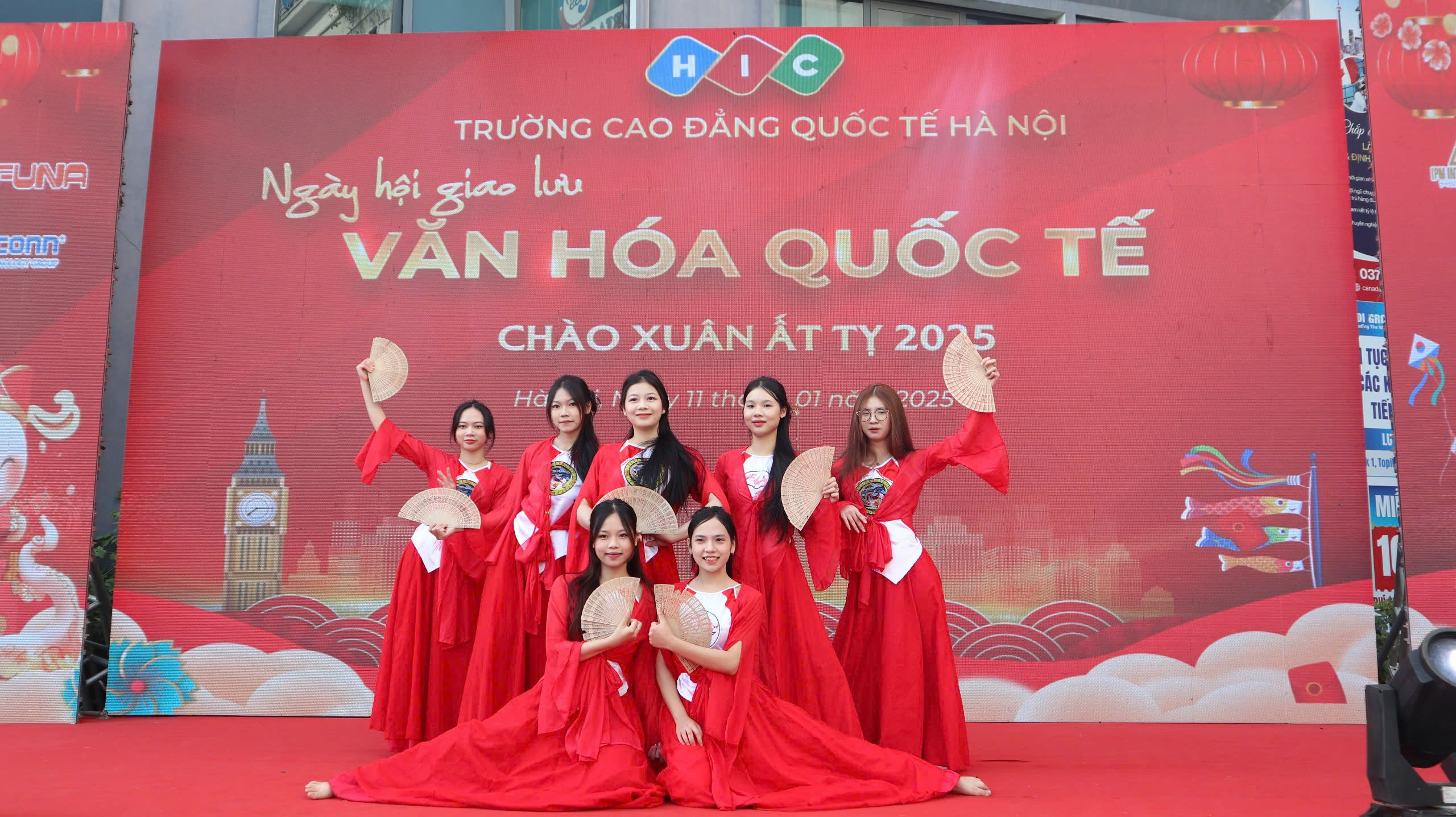 Sắc xuân ngập tràn tại Ngày hội giao lưu văn hóa quốc tế 2025 của Trường Cao đẳng Quốc tế Hà Nội - Ảnh 4.