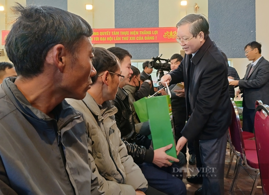 Chủ tịch Hội NDVN Lương Quốc Đoàn thăm, tặng quà Tết cho hội viên, nông dân có hoàn cảnh khó khăn ở Lào Cai- Ảnh 2.