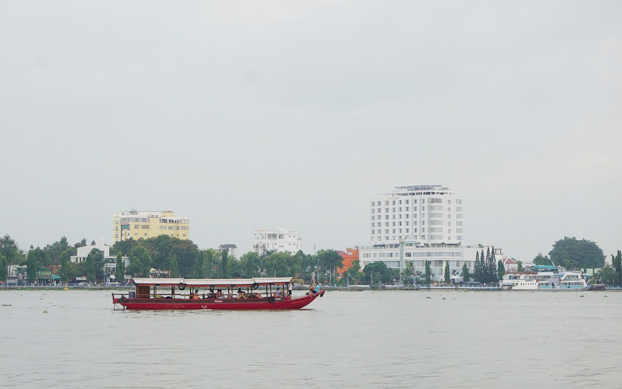 Cá lăng đuôi đỏ ví như thủy quái khổng lồ sông Sêrêpốk qua Đắk Lắk, nuôi thành công, dân phục lăn - Ảnh 6.