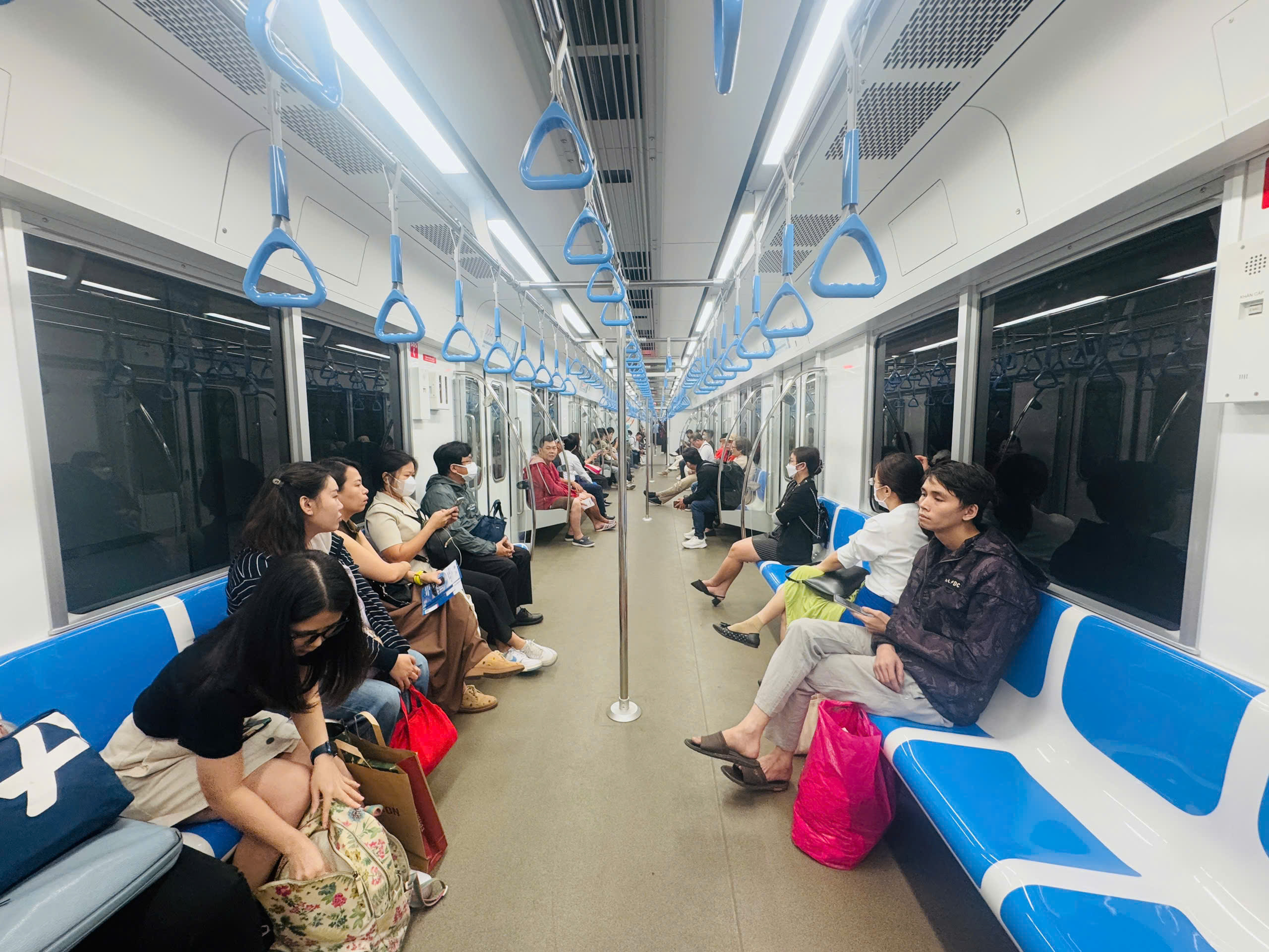 Metro số 1 tiếp tục dừng tàu do trời mưa- Ảnh 1.