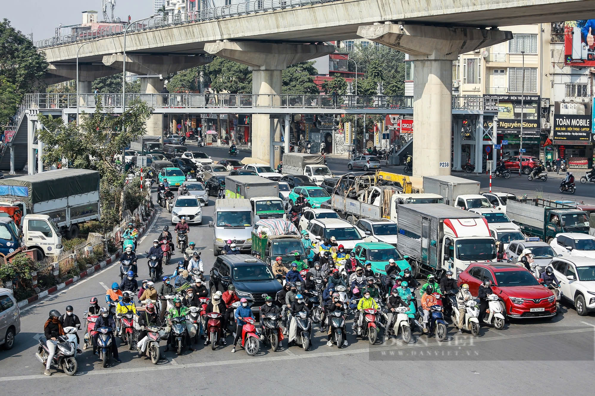 Chuyên gia: Ý thức tham gia giao thông của người dân cải thiện rõ rệt sau khi Nghị định 168 đi vào thực tế - Ảnh 1.