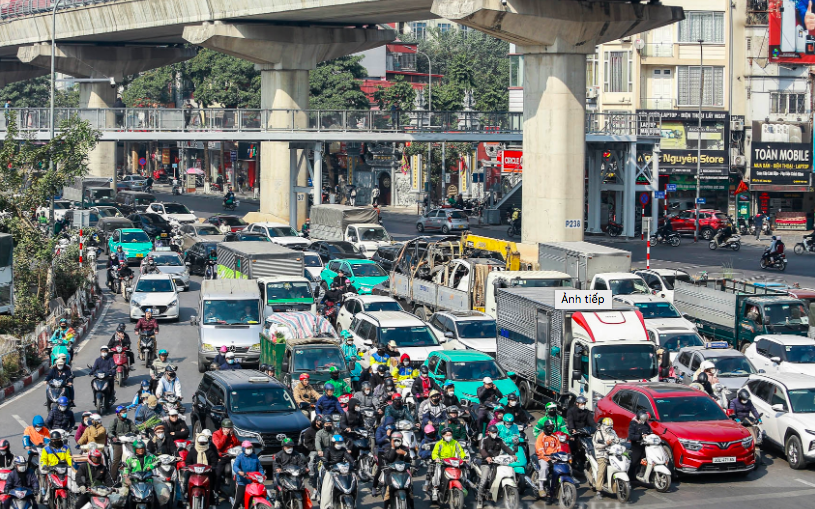 Nâng cao ý thức, văn hóa giao thông để bảo vệ tính mạng bản thân và người khác - Ảnh 3.