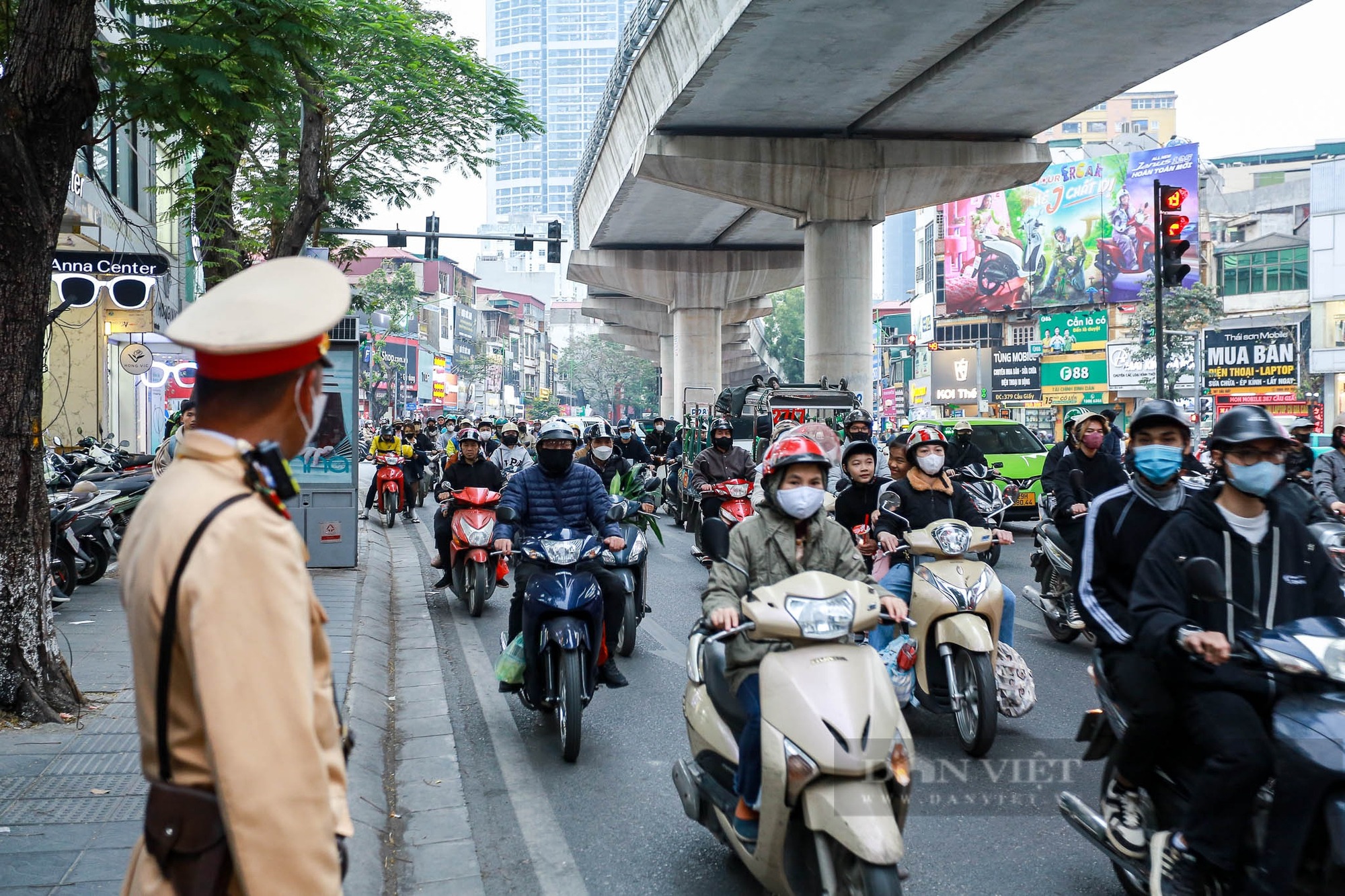 Người dân Hà Nội, TP Hồ Chí Minh chấp hành nghiêm chỉnh Nghị định 168 - Ảnh 31.