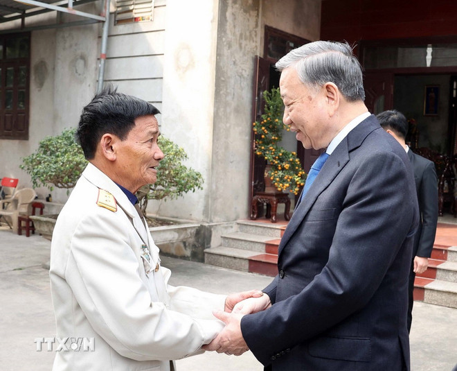 Tổng Bí thư thăm Anh hùng lực lượng vũ trang nhân dân Đinh Quốc Phòng - người 7 lần bắn cháy xe tăng địch - Ảnh 1.