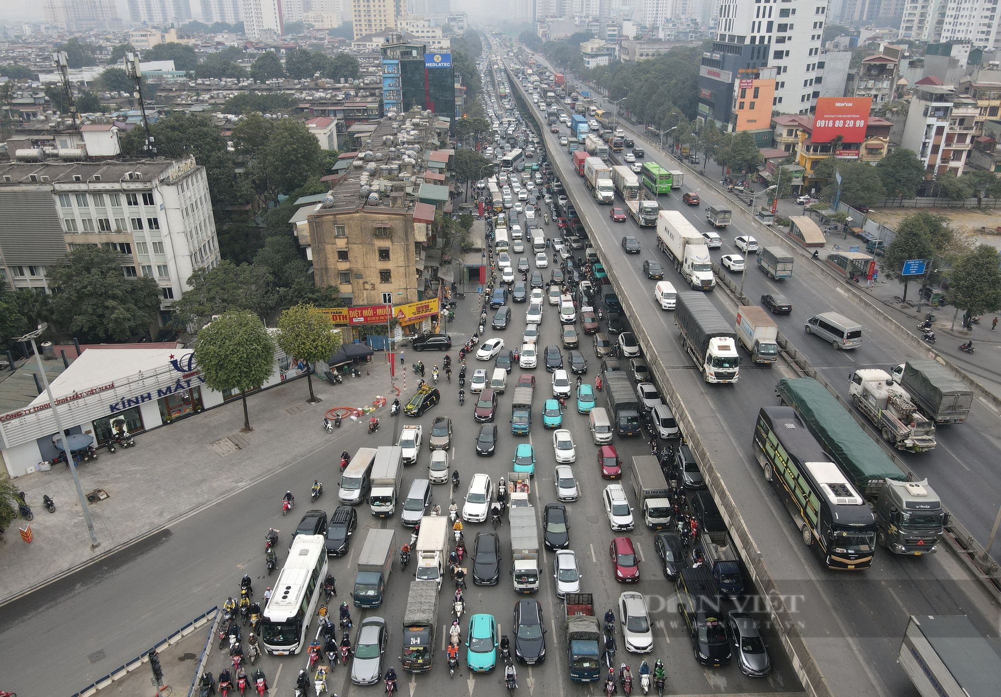 Ùn tắc giao thông cả ngày lẫn đêm cuối năm: Cảnh báo bất ngờ nhiều hệ lụy ảnh hưởng tới sức khỏe - Ảnh 1.