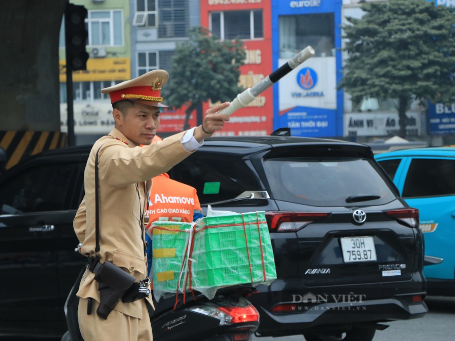 Người dân luống cuống không biết đi hay rẽ, Hà Nội điều chỉnh phân luồng “điểm nóng