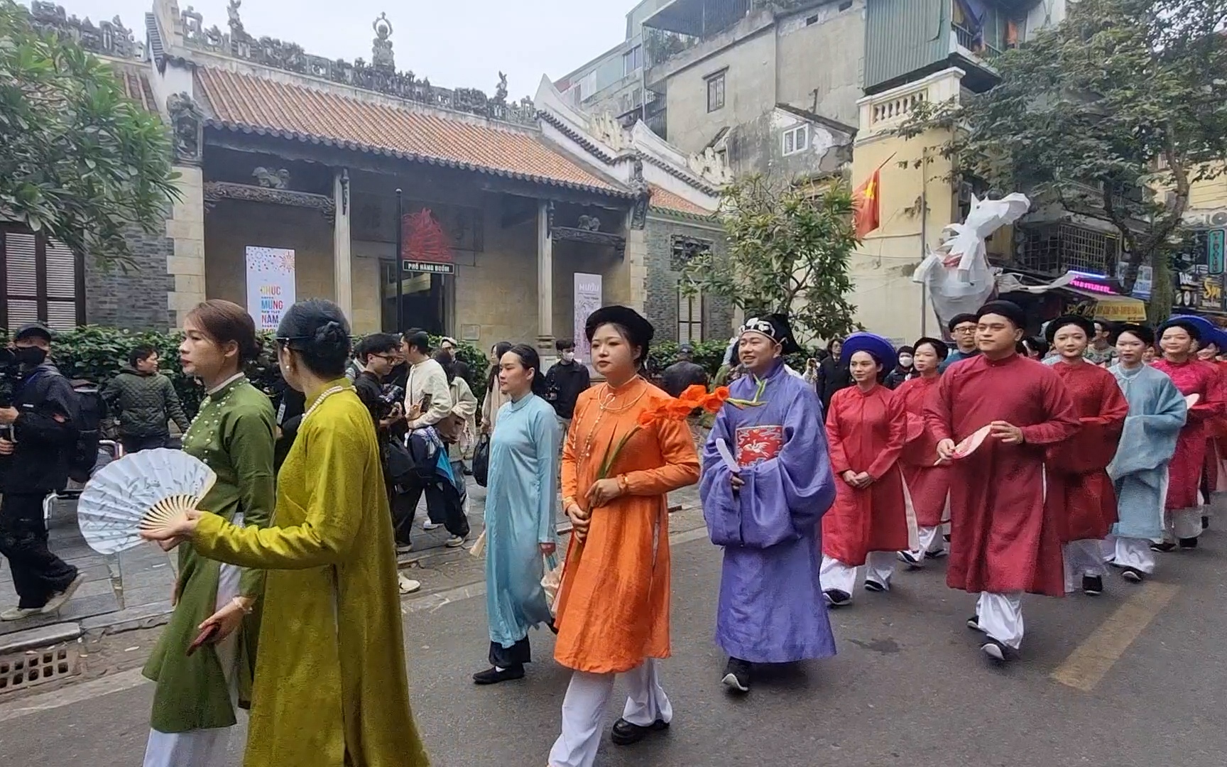 Kyo York hát chèo cùng NSƯT Thái Sơn trong chương trình phát sóng mùng 3 Tết- Ảnh 3.