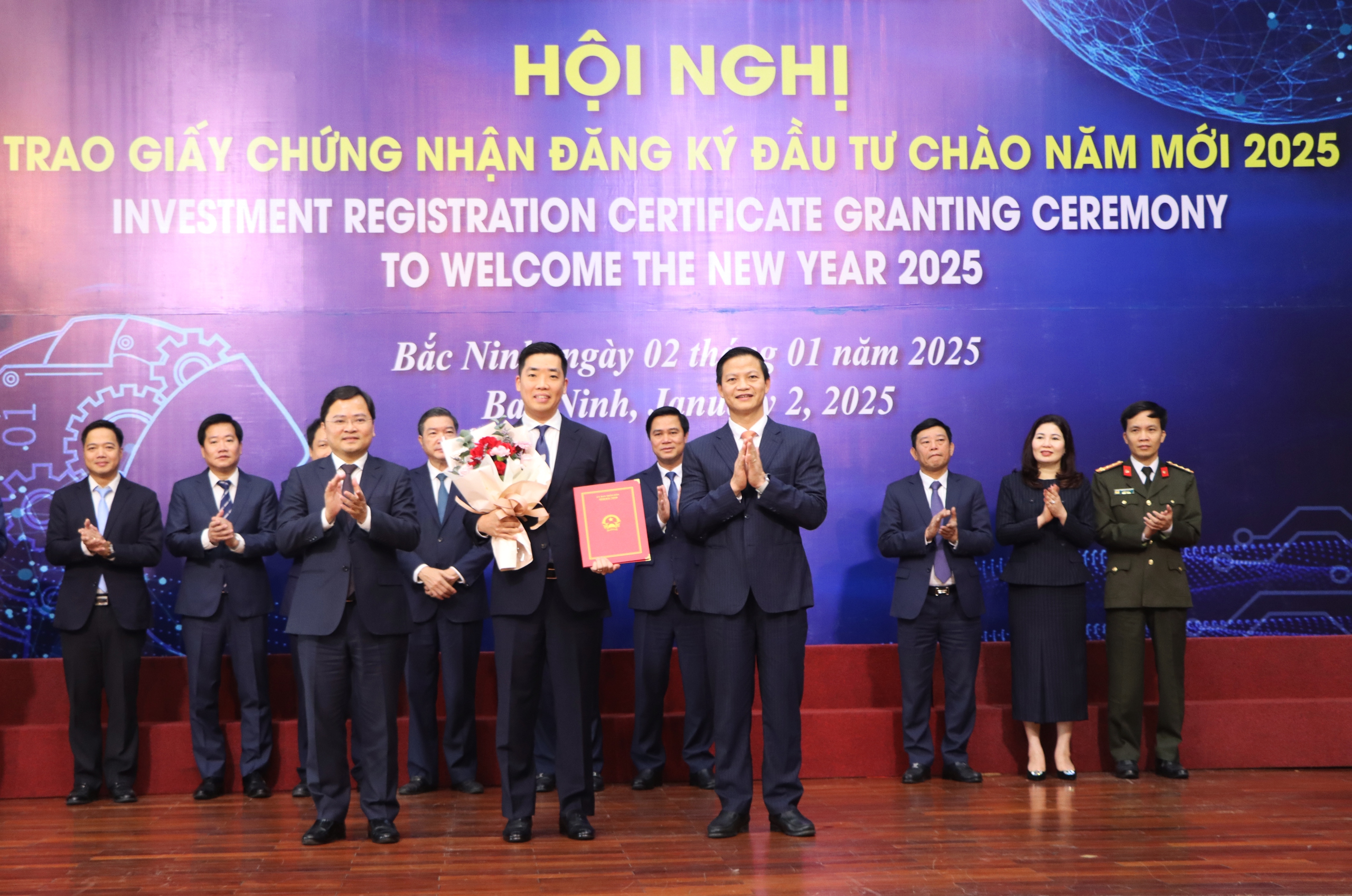 Bắc Ninh trao chứng nhận đầu tư 1,8 tỷ USD ngay đầu năm 2025- Ảnh 1.