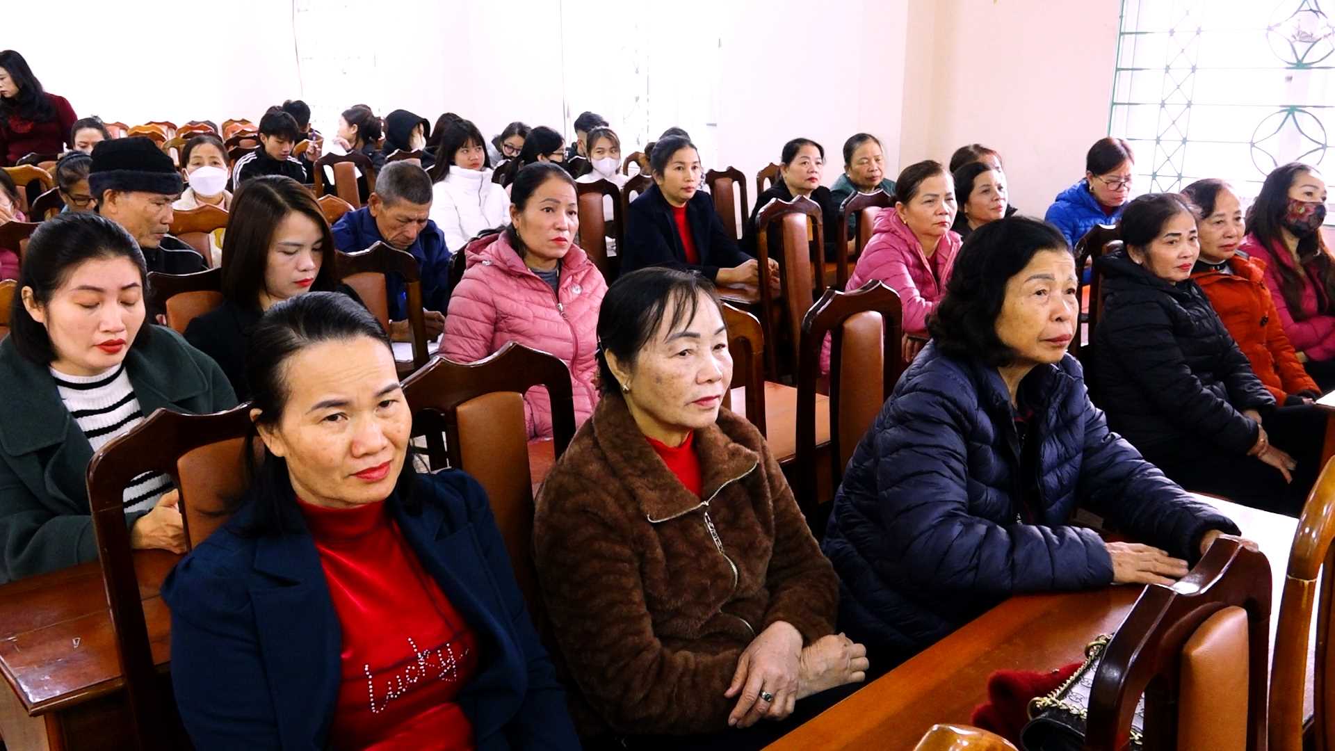 Hội Nông dân thành phố Cẩm Phả vận động hội viên tham gia BHXH tự nguyện, BHYT hộ gia đình - Ảnh 2.