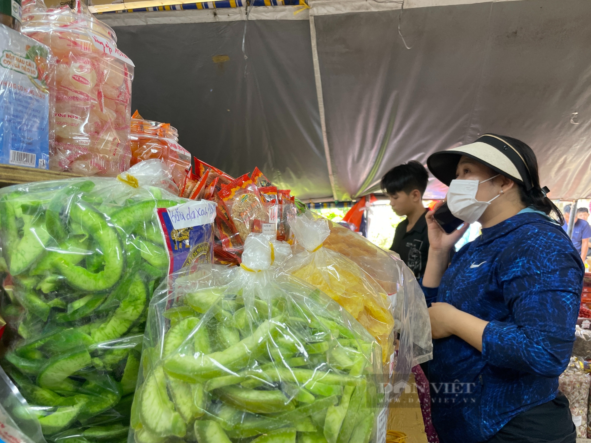 Lo lắng hàng kém chất lượng trước Tết, TP.HCM ra công văn khẩn - Ảnh 1.