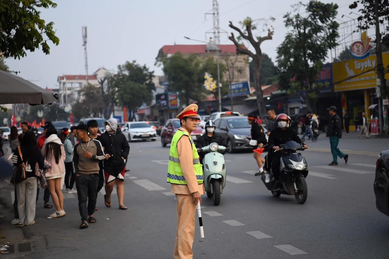 “Chảo lửa” Việt Trì sẵn sàng cho trận chung kết “trong mơ” Việt Nam-Thái Lan tối nay- Ảnh 2.