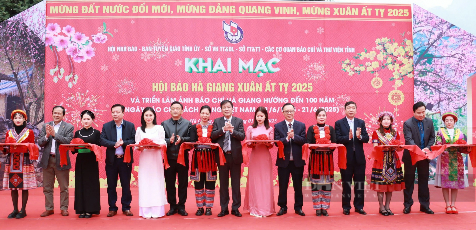 Khai mạc Hội Báo Hà Giang Xuân Ất Tỵ 2025 - Ảnh 1.