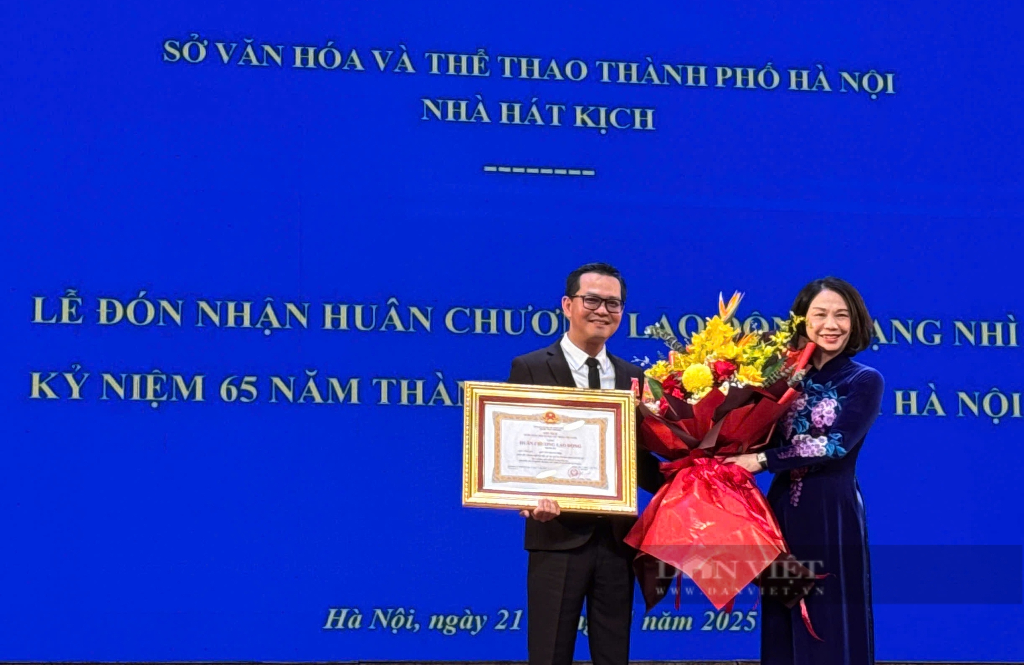 NSND Trung Hiếu nhận Huân chương Lao động hạng Ba, NSND Công Lý cũng bất ngờ nhận Bằng khen - Ảnh 2.