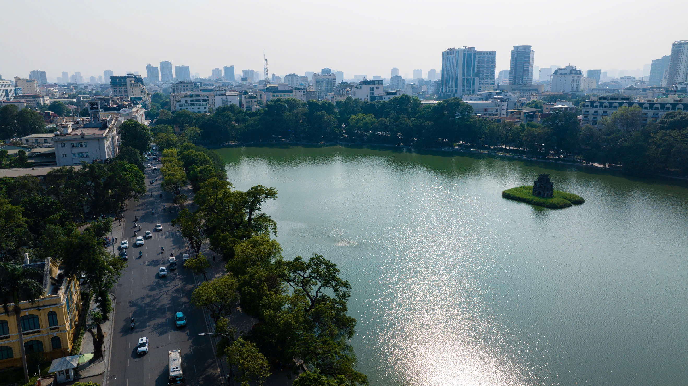 Hà Nội tính thu hồi đất một số trụ sở, mở rộng không gian công cộng hồ Hoàn Kiếm - Ảnh 1.