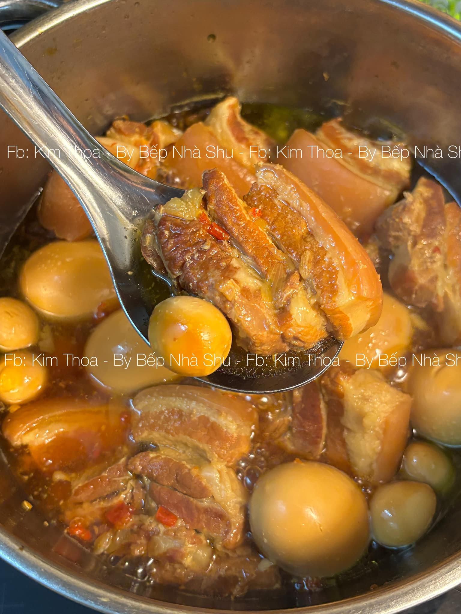 Để nồi thịt kho tàu nước trong veo, phần mỡ lên màu đẹp, đừng quên cho loại lá này - Ảnh 2.