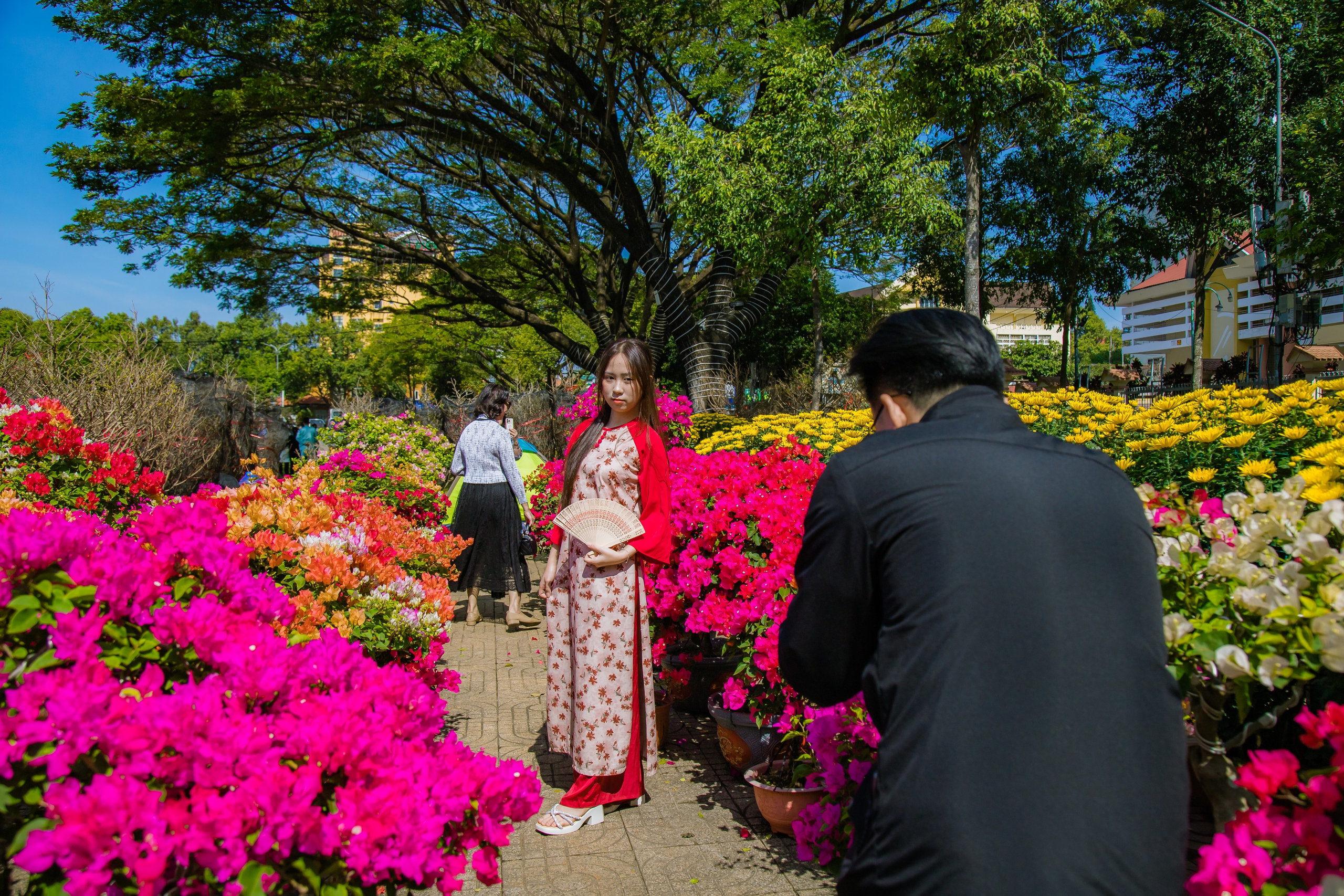 Small traders revealed the secrets of little people know about the traditional flower business in the Lunar New Year- Photo 3.