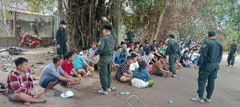 TIN NÓNG 24 GIỜ QUA: Phá sòng bạc “khủng” ngày mùng 2 Tết; ô tô lao xuống sông khiến 7 người chết