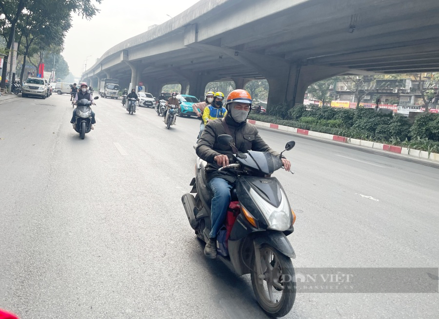 Hà Nội: "Ra đường hít thở độc hại bằng 2 bao thuốc lá"- Ảnh 4.