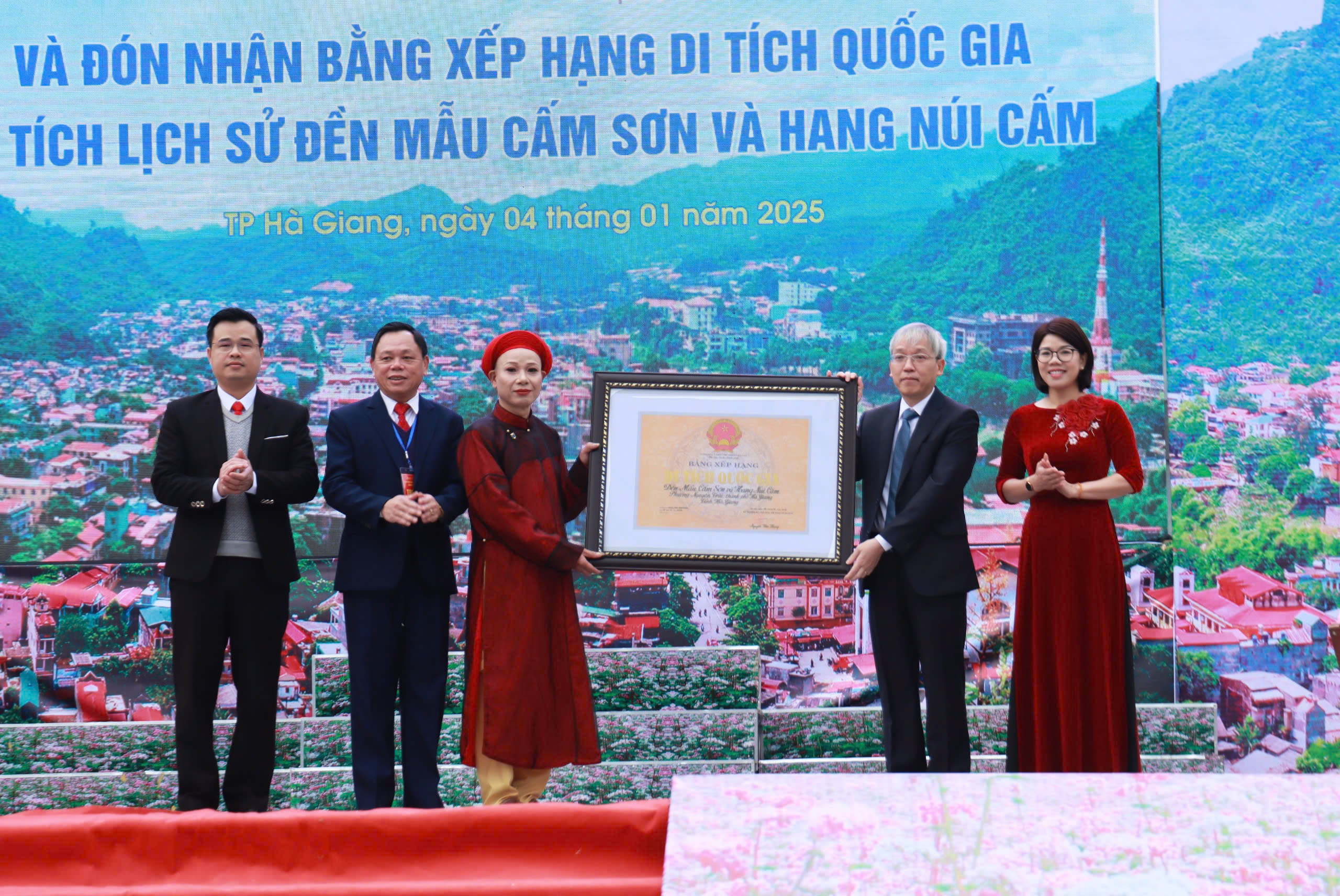 Hà Giang: Đền Mẫu Cấm Sơn  được xếp hạng di tích lịch sử quốc gia - Ảnh 1.