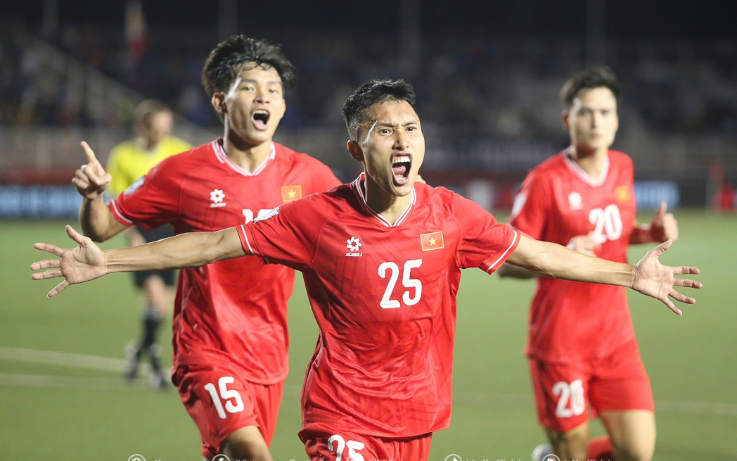 Trước khi vô địch ASEAN Cup, Doãn Ngọc Tân từng đi giày bata 20 nghìn đồng để tập luyện- Ảnh 2.