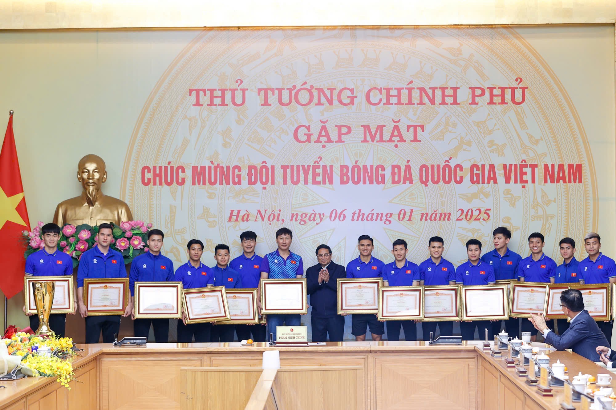 Thủ tướng Phạm Minh Chính gặp gỡ các cầu thủ Việt Nam- Ảnh 3.