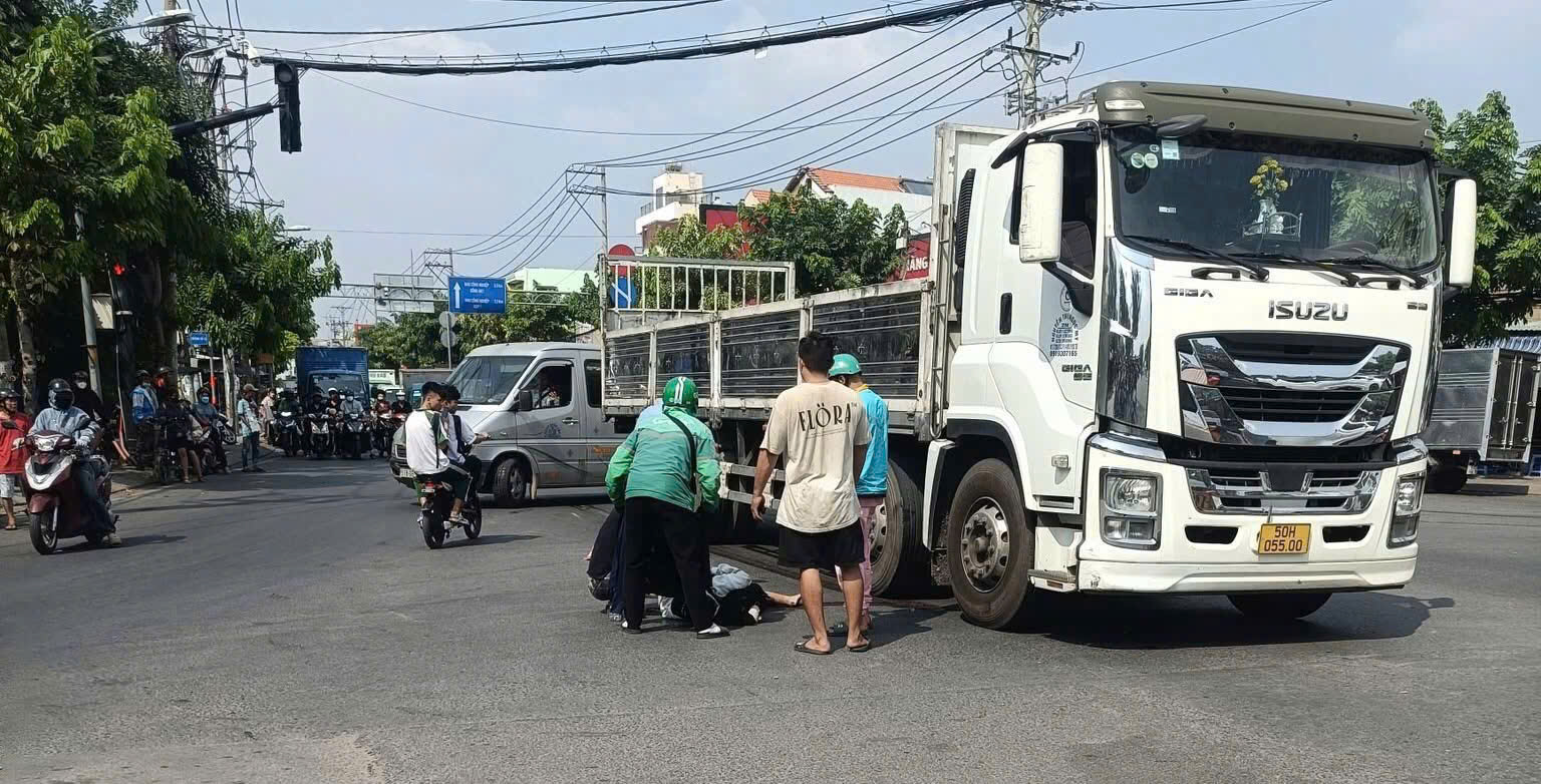 Hai vụ tai nạn ở TP.HCM khiến 3 người thương vong - Ảnh 1.