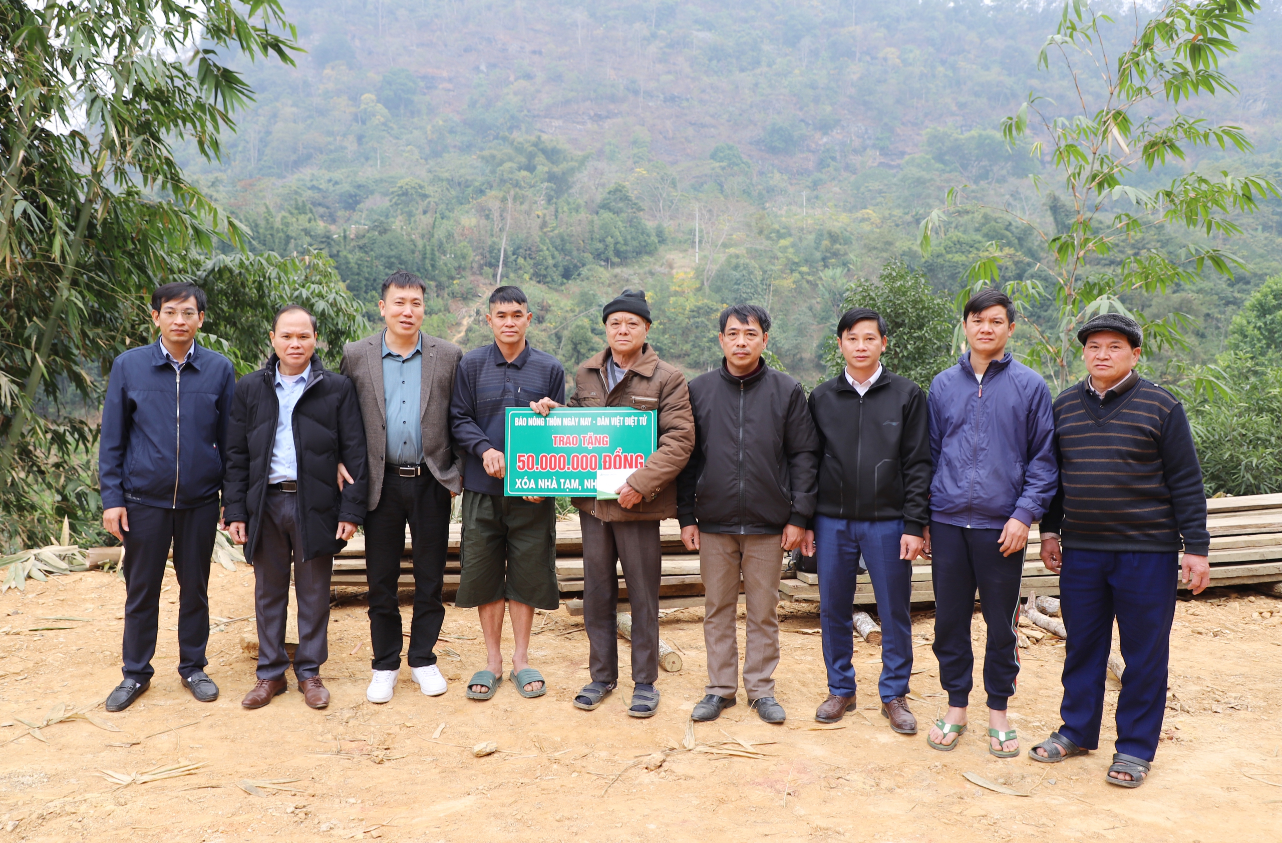 Báo Nông thôn ngày nay/Dân Việt trao kinh phí hỗ trợ xây dựng nhà ở tại Hà Giang - Ảnh 1.